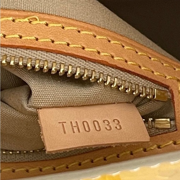 Authentic Louis Vuitton bag - Picture 8 of 9